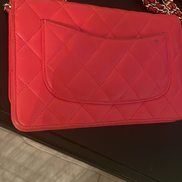 Classic red and gold Chanel wallet on chain - Picture 9 of 10